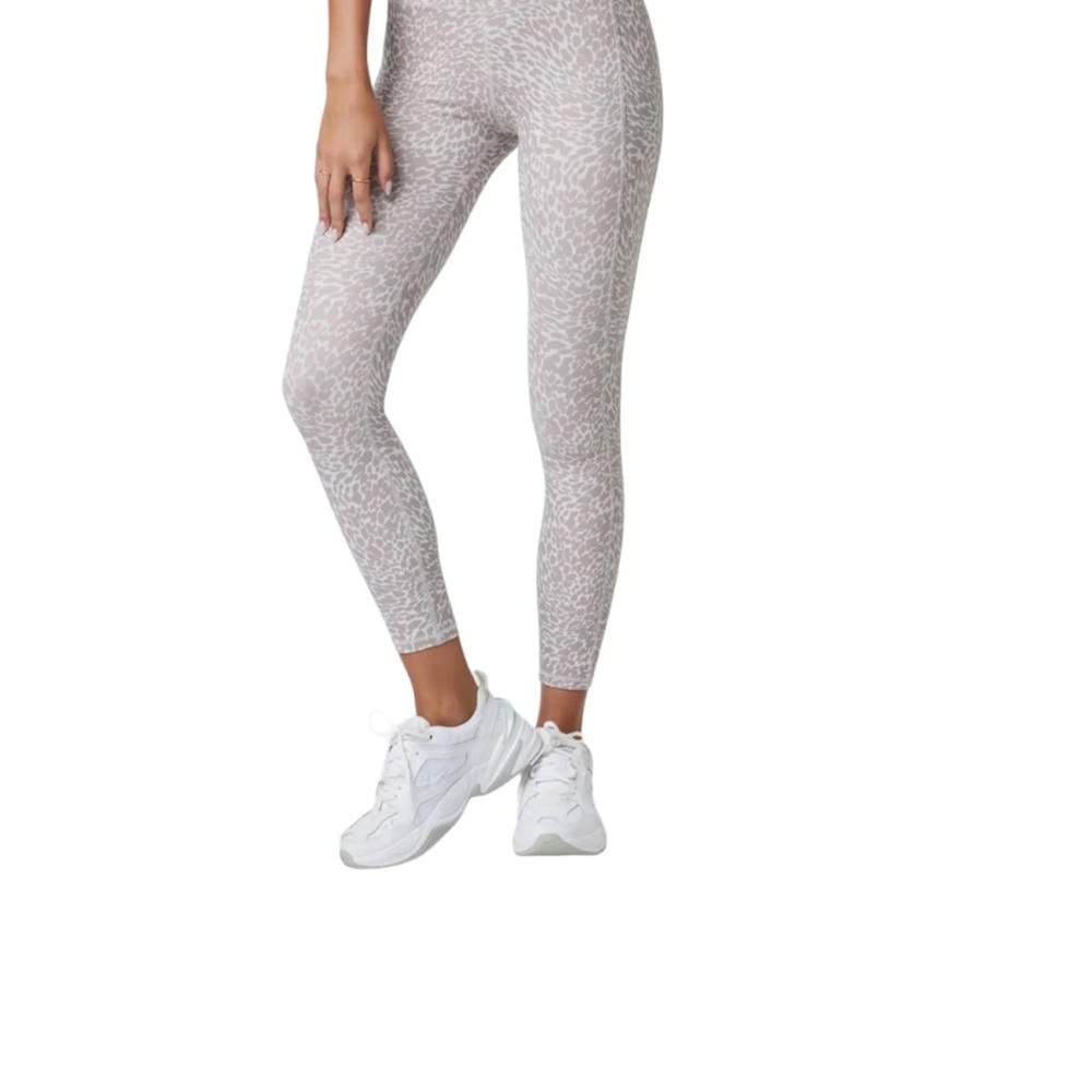 Vuori Women's Patterned Leggings blurred torrent studio pocket xs